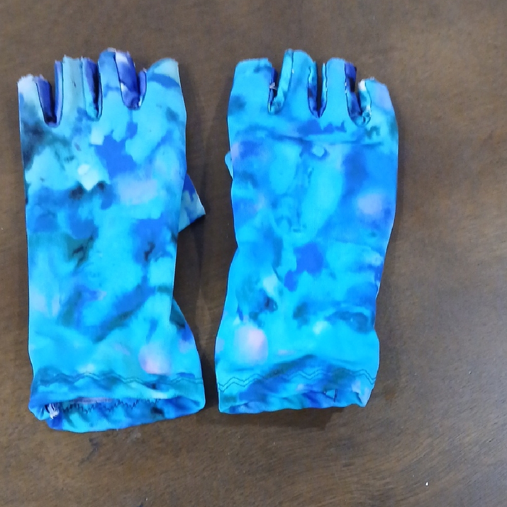 💜Source Unknown Bikers GlovesBlue and Purple with Unique Tie-Dye Design